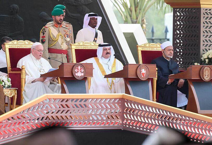 The Pope meets with the Grand Imam of al-Azhar and other Muslim leaders in Bahrain